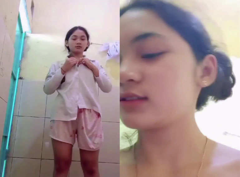 Lộ Clip Hot 18+ Em Gái Mới Lớn Nứng Lồn Khoe Hàng Trong Nhà Tắm